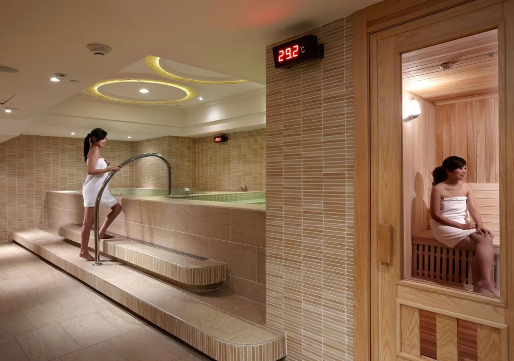 S Aura Hotel