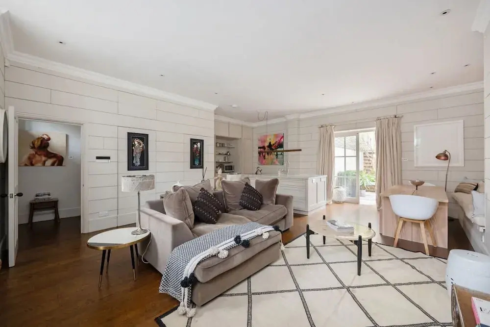 3-bed Home w Private Parking Fairytale Garden