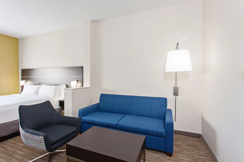 Holiday Inn Express & Suites Oakland - Airport by IHG