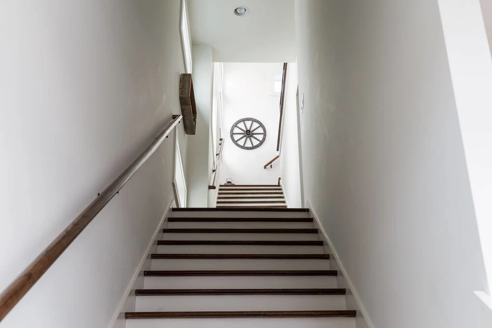 Sleek 3br/3ba w/ Rooftop by Downtown by Domio