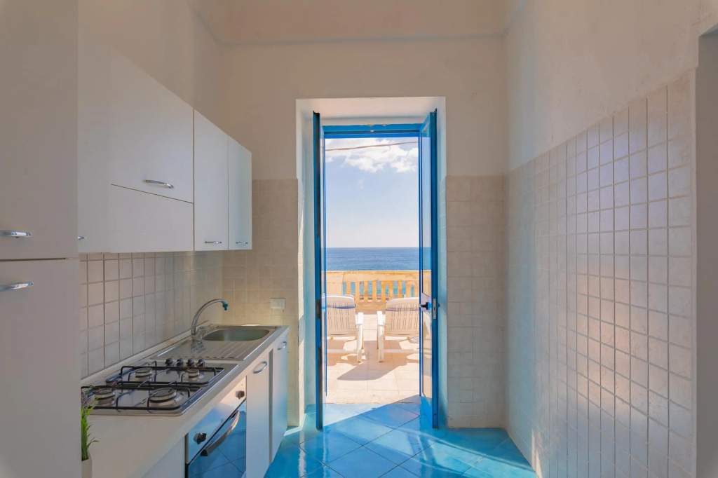 Holiday home with sea view in Castro, on the Adria-Marinè