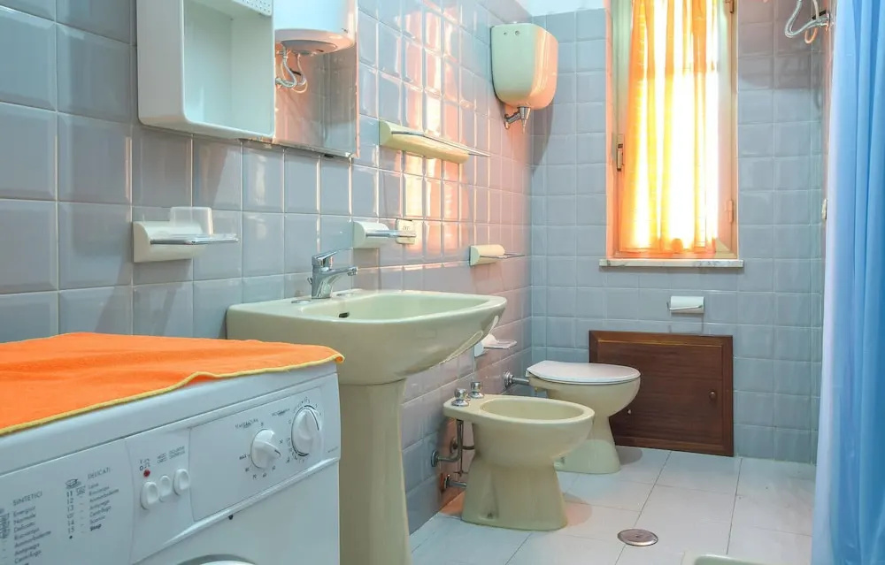 Amazing Apartment in Porto Salvo With 2 Bedrooms