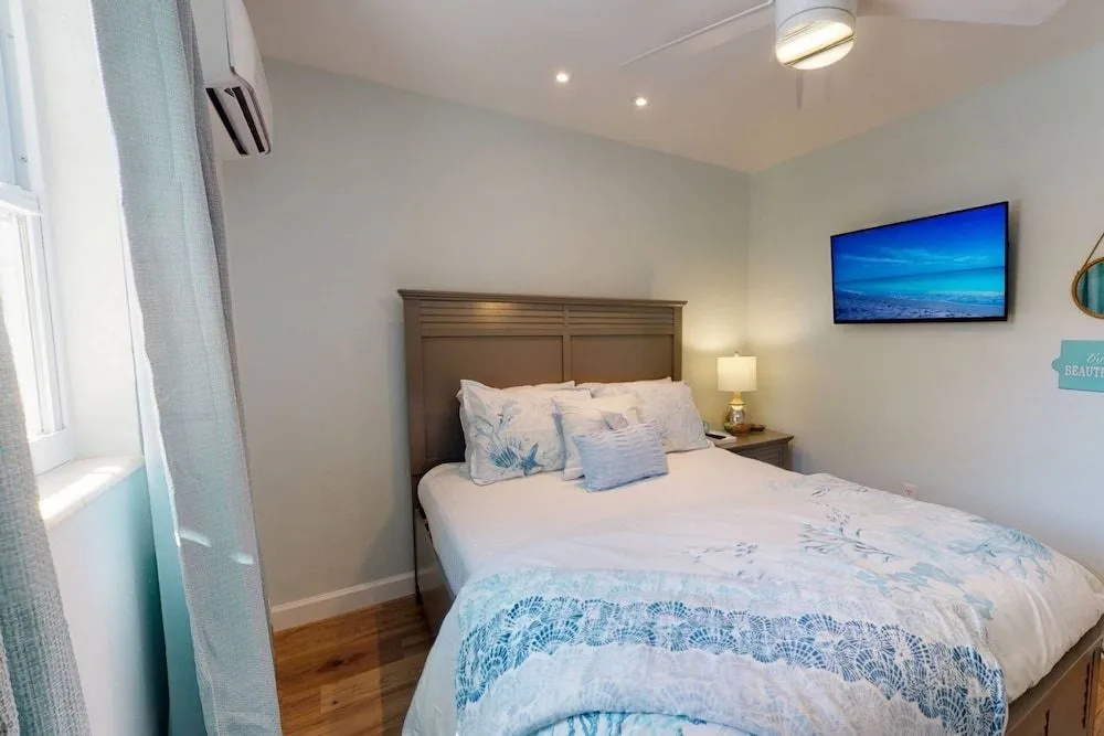 Modern Grove Beautiful 3 Bedroom Home