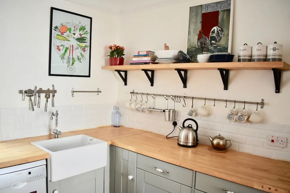 Refurbished Apartment With Garden Near Beach