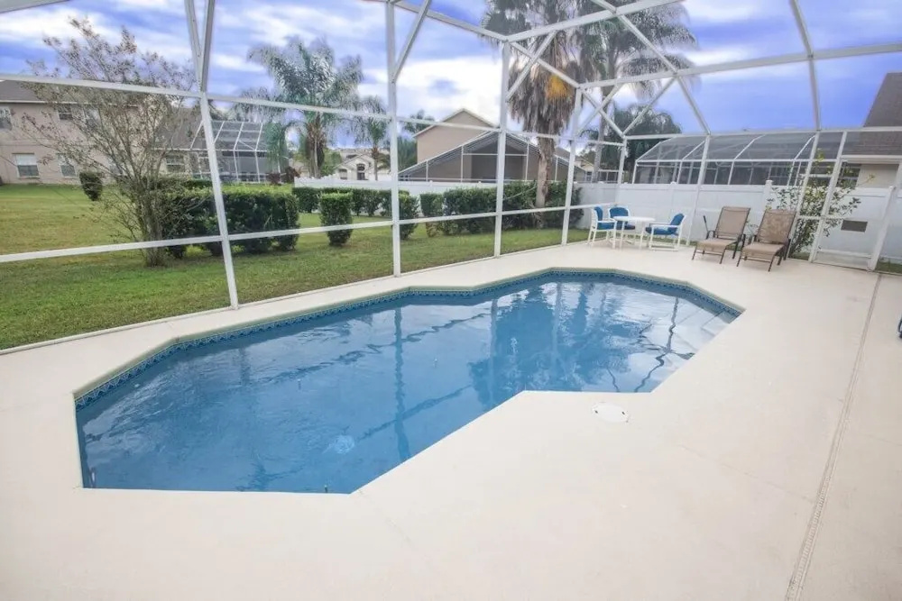 Karen's Rolling Hills 4 Bedroom Home