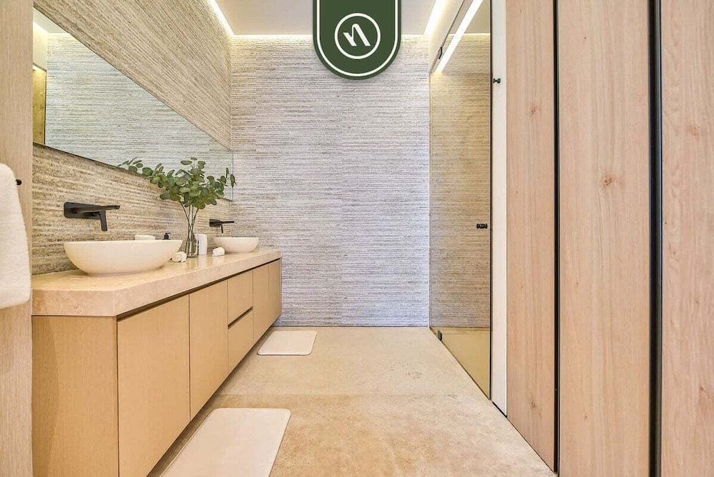 Luxury 1BR Condo With Private Terrace - Ocean View
