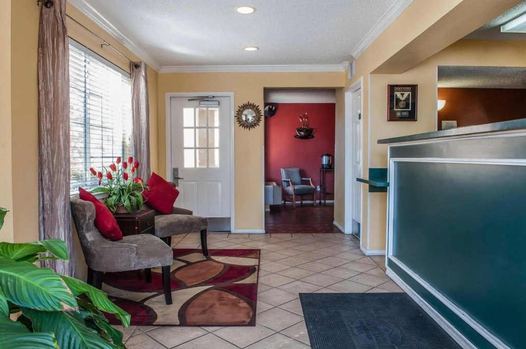 Suburban Studios Albuquerque Uptown
