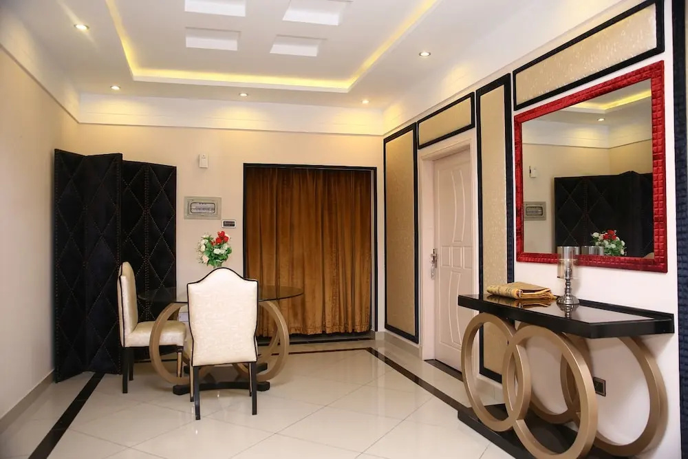 Safari Club 4