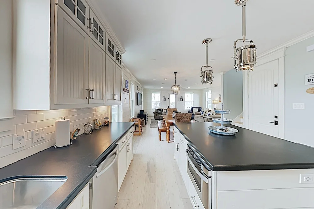 New Listing! The Water House: New Near Beach 3 Bedroom Home