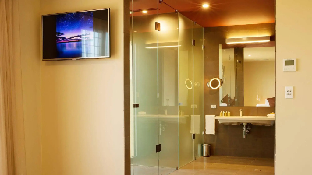 The Frames - Award-Winning Couples Retreat with Private Heated Pool, Spa & Sauna