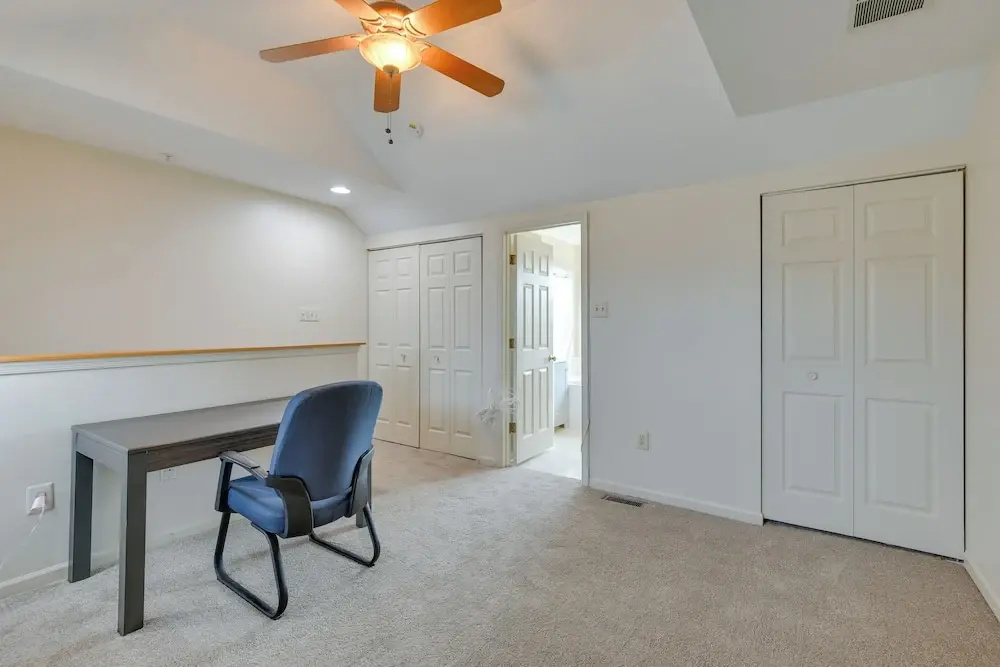 Owings Mills Townhouse: 8 Mi to Liberty Reservoir!