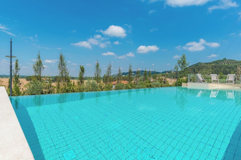 Luxury Villa in Tuscany with Pool near Pisa and Florence - Sixe Bedrooms 12 pl