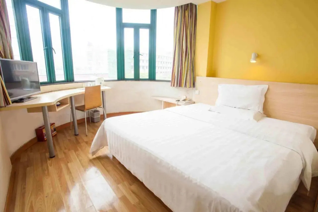 7Days Inn Luoyang Zhongzhou Road Hall of Enlightened Rule