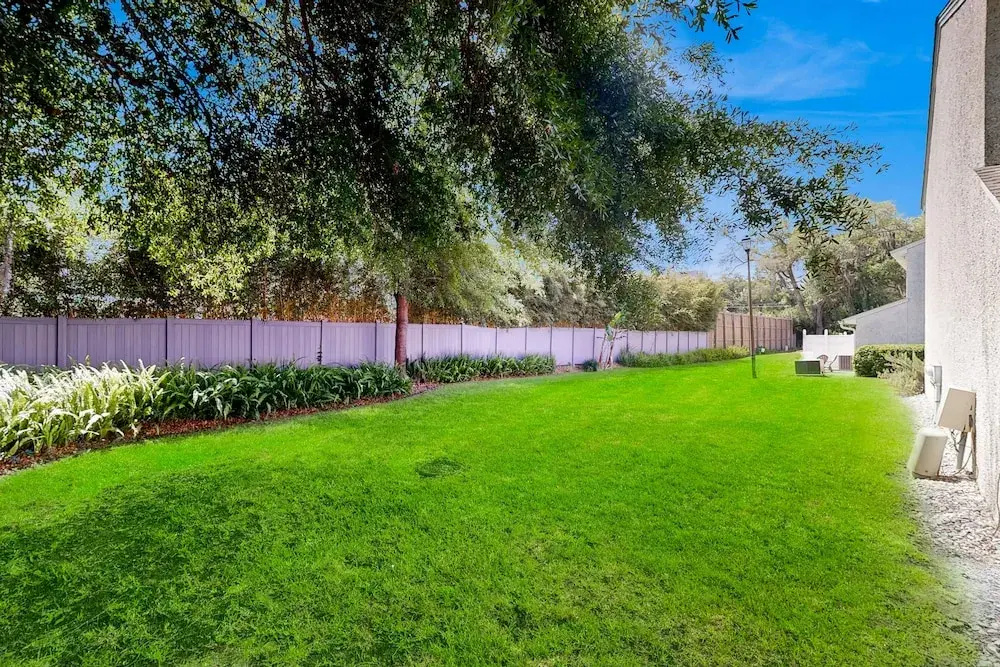 Inviting Condo With an Outdoor Pool, Washer/dryer, & AC - Near the Beach