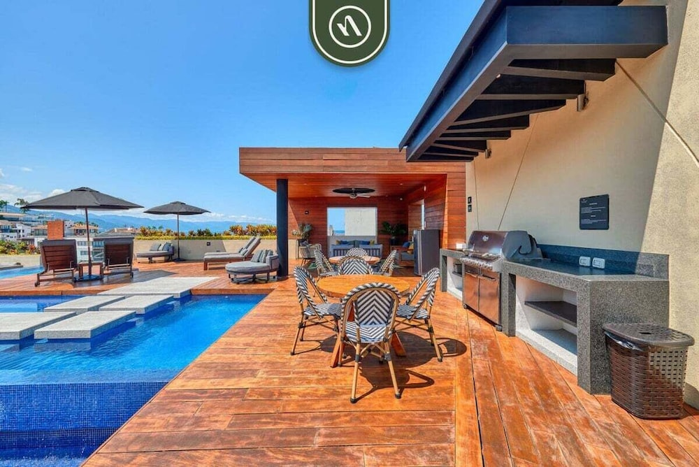 Luxury 1 BR Condo in the Heart of Romantic Zone