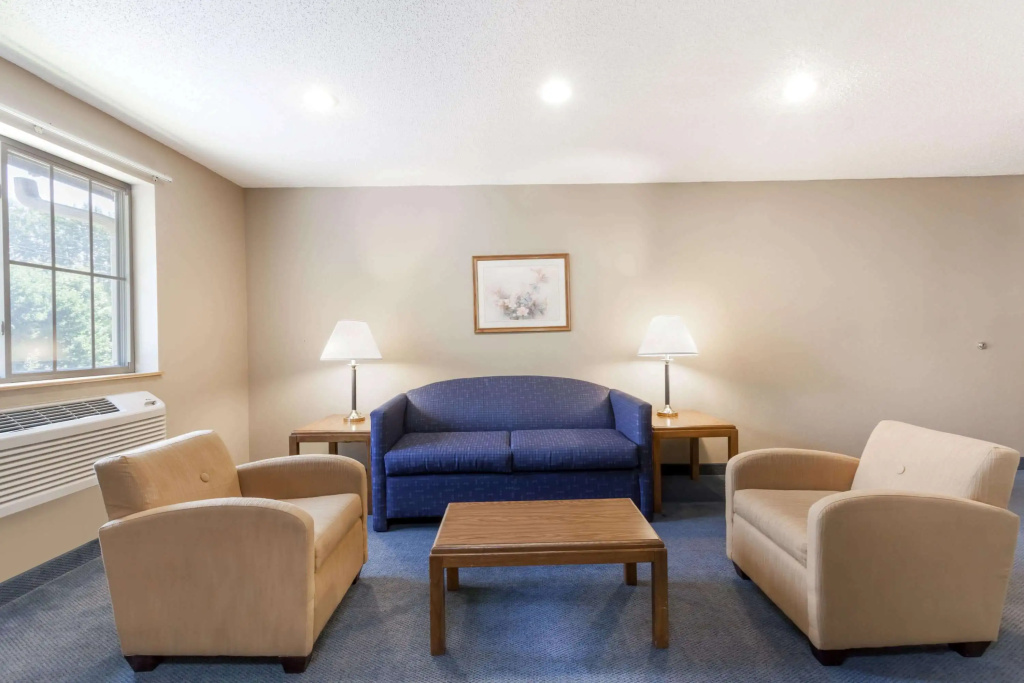 Super 8 by Wyndham East Stroudsburg - Poconos