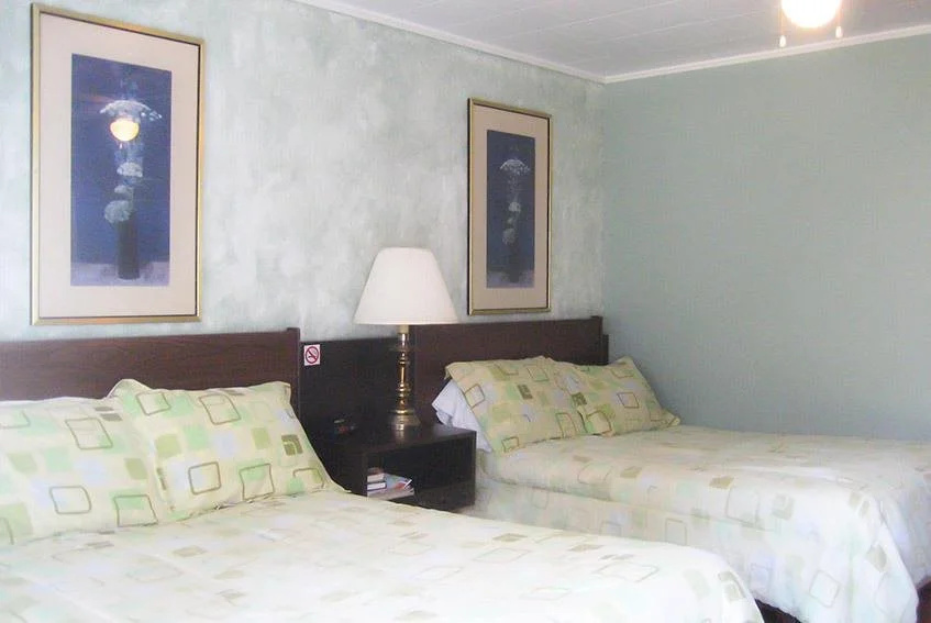 45th Parallel Motel