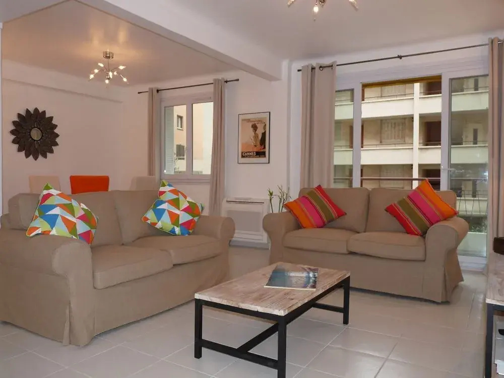 Apartment 82