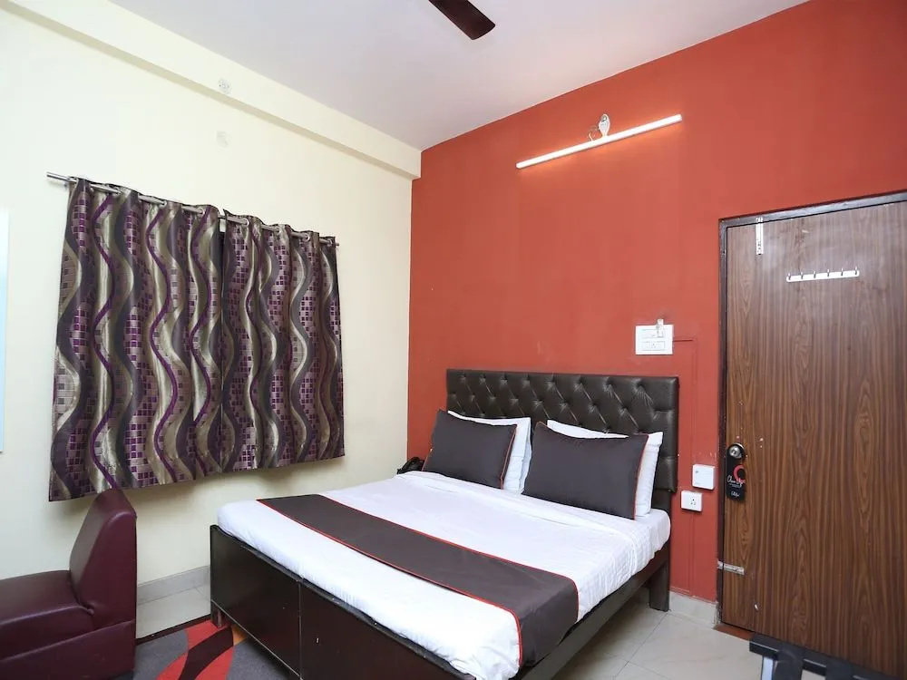 OYO Flagship 128 AIIMS BHU