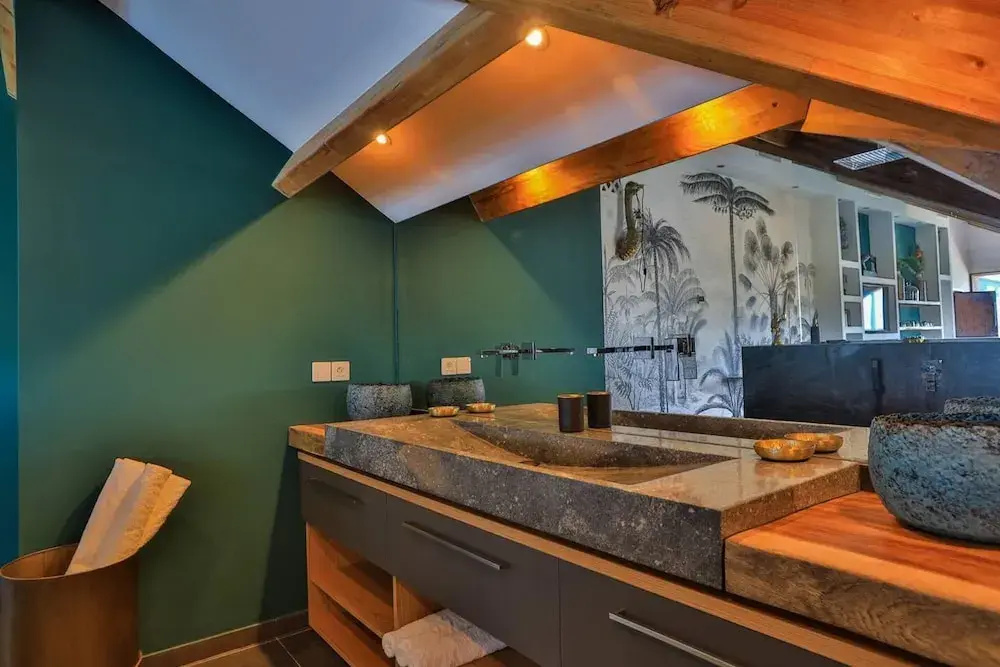 Remarkable 2-bed Apartment in Grand Case