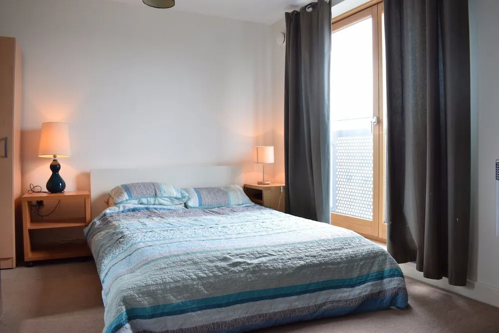 2 Bedroom Apartment With Balcony and Park Views