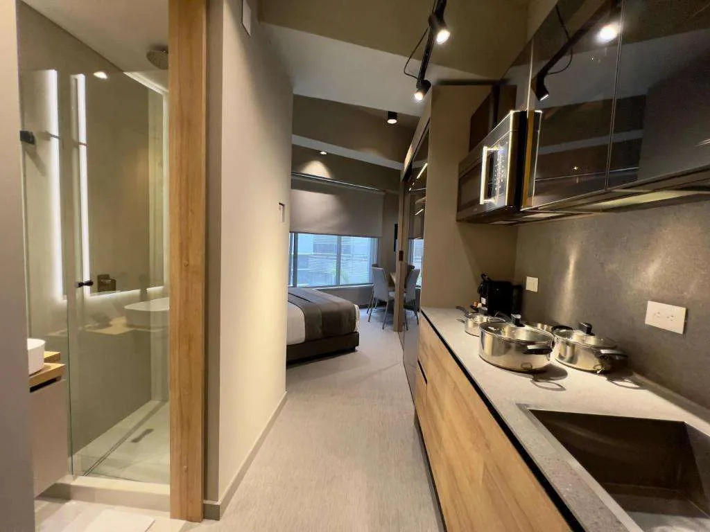 ICON 100 Luxury Apartasuites