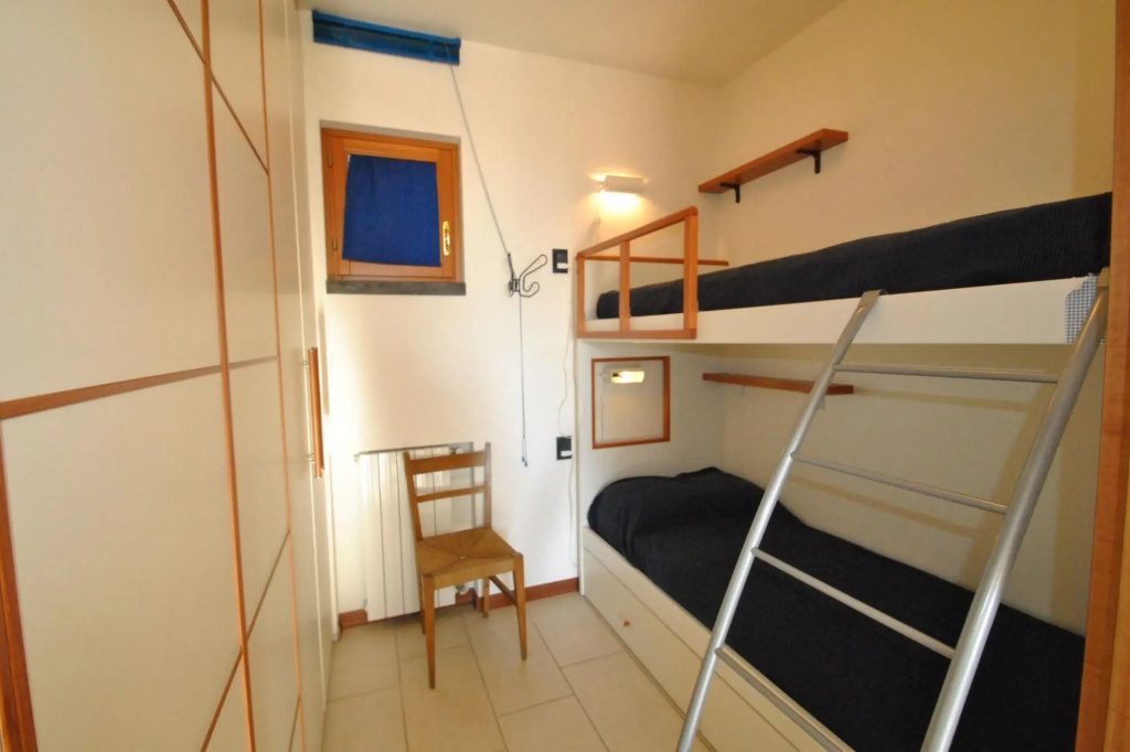 In vacation residence , 40 mt from the sea, apartment for 4-6 people, on the first floor with terrac-Villa Marina - INT. 6 trilo Ponente