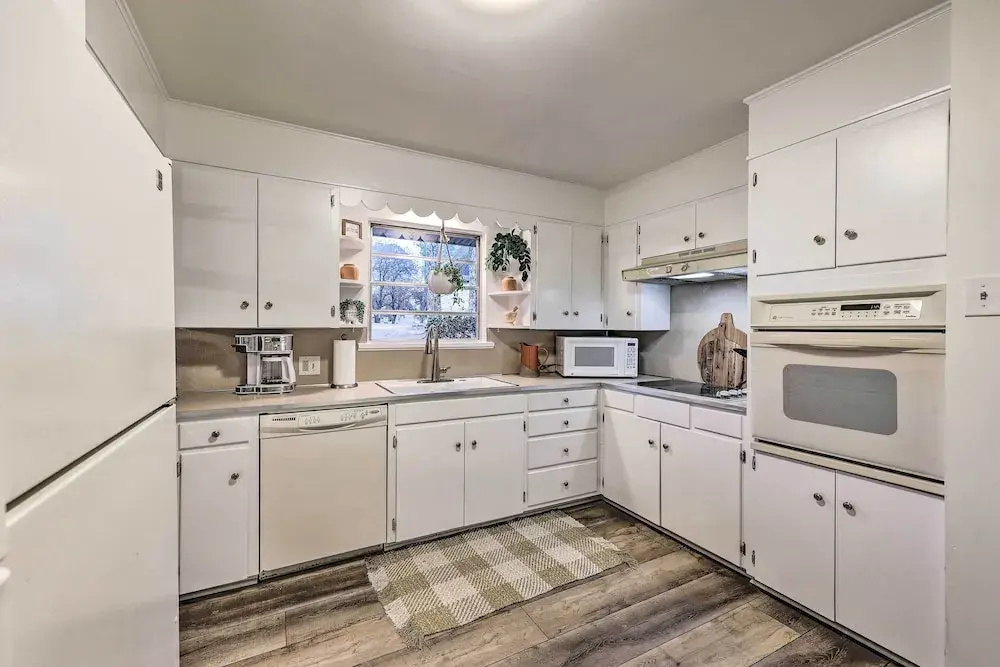 Waterfront Home with Dock Less Than 3 Mi to Oaklawn Racing!