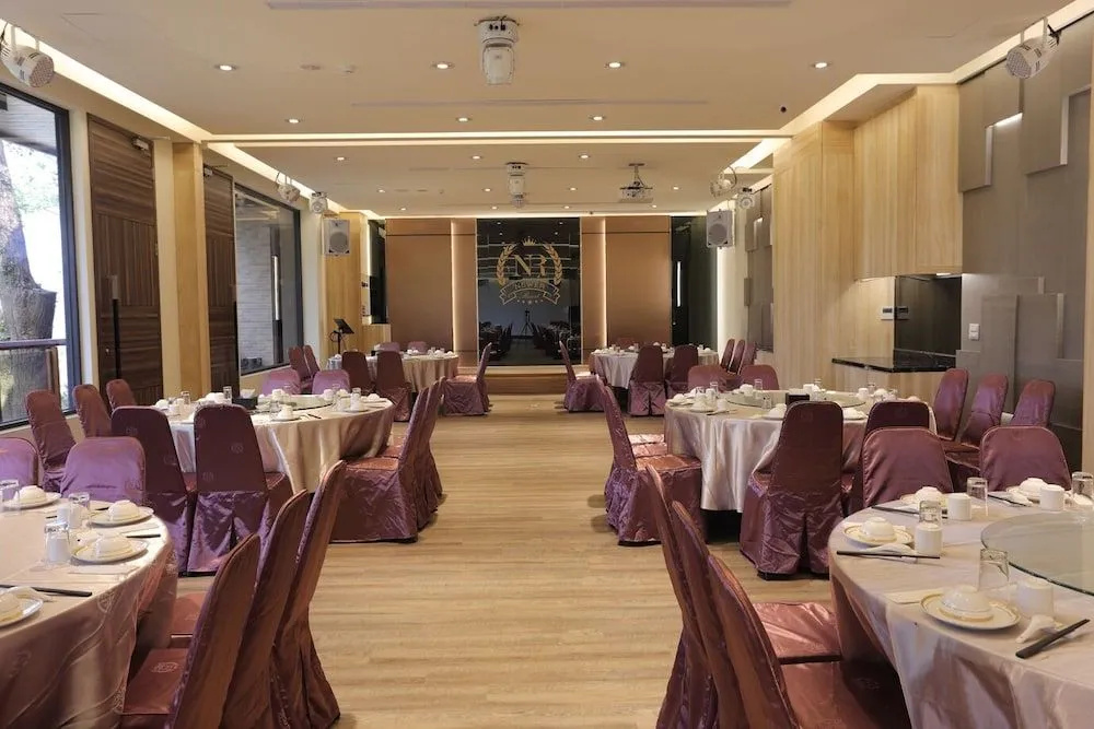 New Era Art Resort and Spa