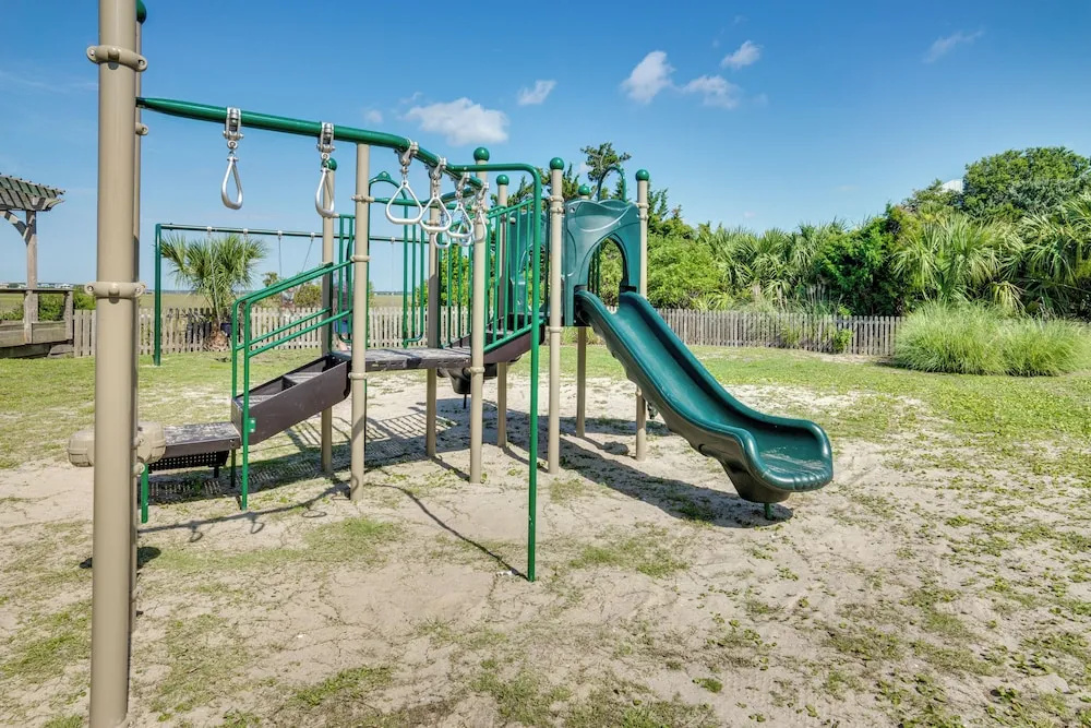 St Helena Island Condo - 1/2 Mi to Beach