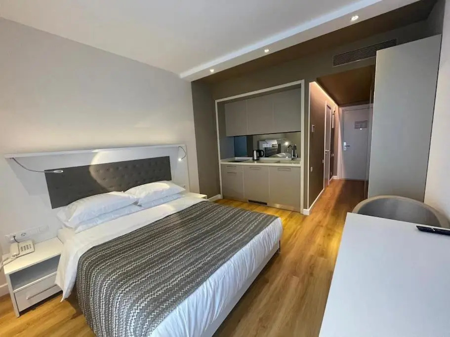 Leo Group Luxury Apartment 2426 Alliance Palace