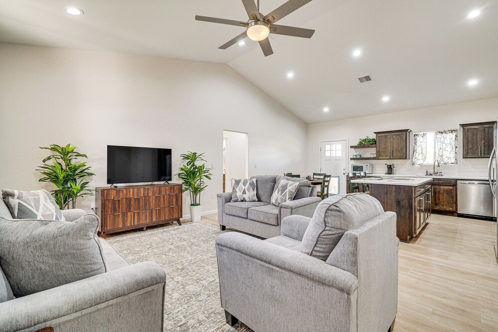 Hike & Ski! Home w/ Dog-friendly Yard in Eagar