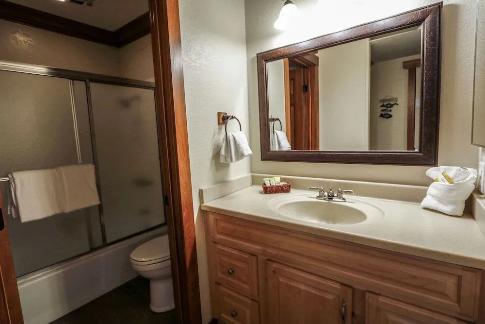 Horizons 4 168 Updated Upstairs Unit with Private Washer Dryer, Walk to Town, On Shuttle Route to Lodges by RedAwning