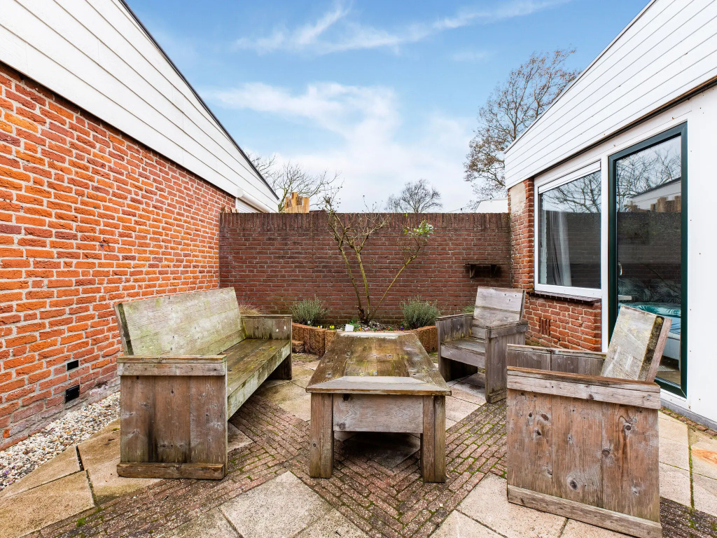 Holiday Home in Noordwijkerhout near Lake