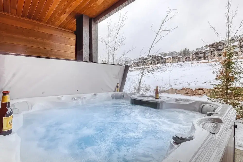 White Wolf by Avantstay Stunning Unit in Ideal Park City Location w/ Communal Pool & Hot Tub
