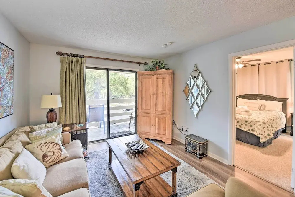 Walk to Beach Hilton Head Condo with Pool Access