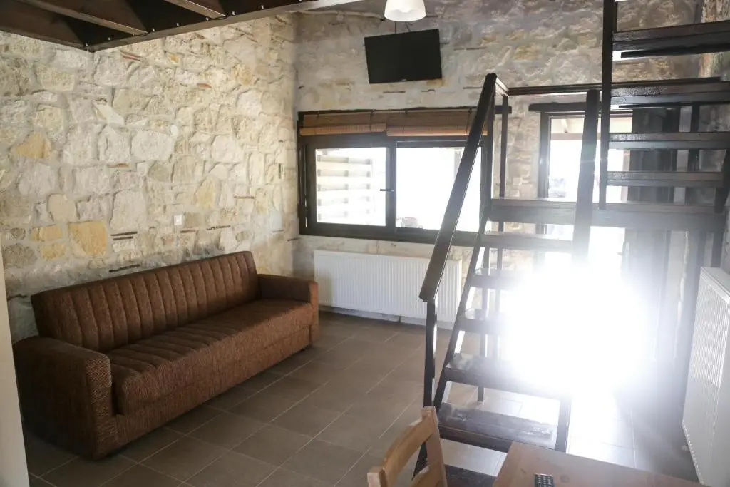 Gioulis Apartments & Studios