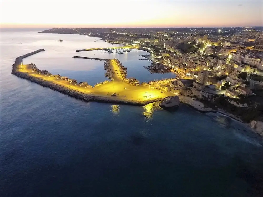 Sea Front Apartment 4 Beds With Balcony 250 Meters From the Beach