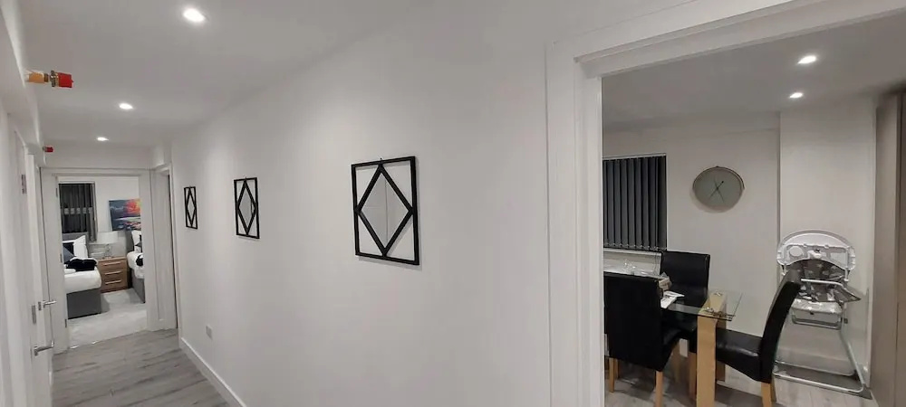 Modern 3 Bedrooms Apt. 01 - Camberley