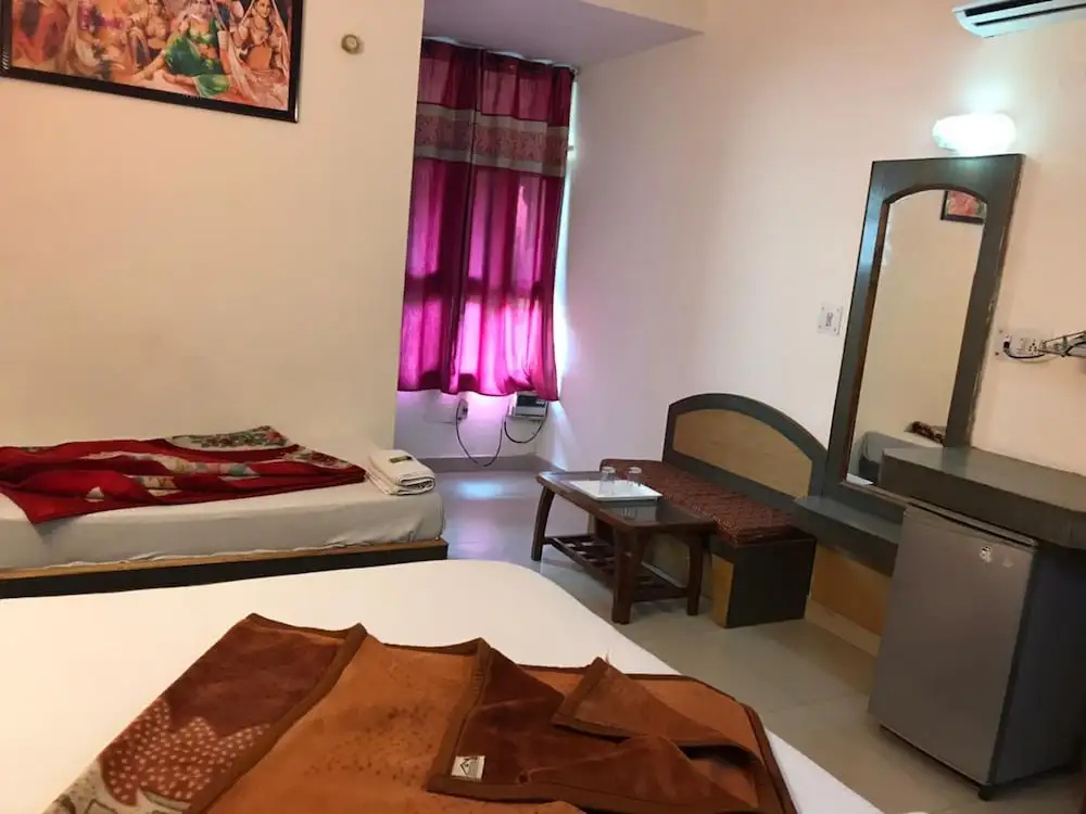 Goroomgo Bajrang Paharganj New Delhi