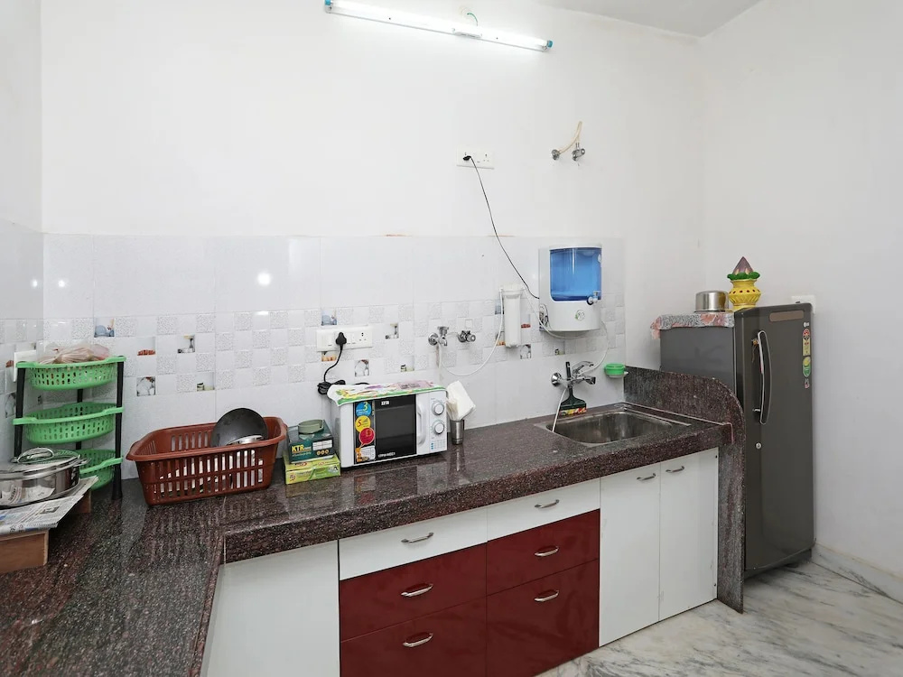 OYO 9777 Home Duplex Studio Airport Road