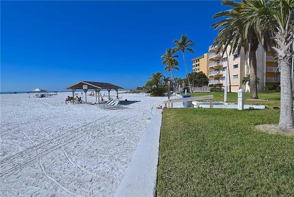 Jamaica Royale 101 - Two Bedroom Condo