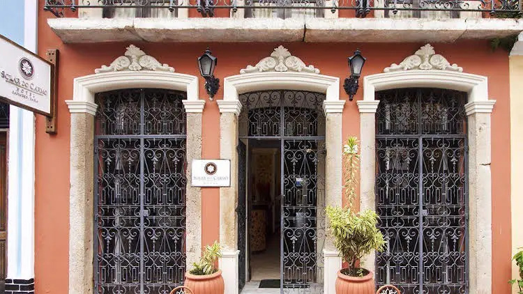 Solar do Carmo Suites & Apartments