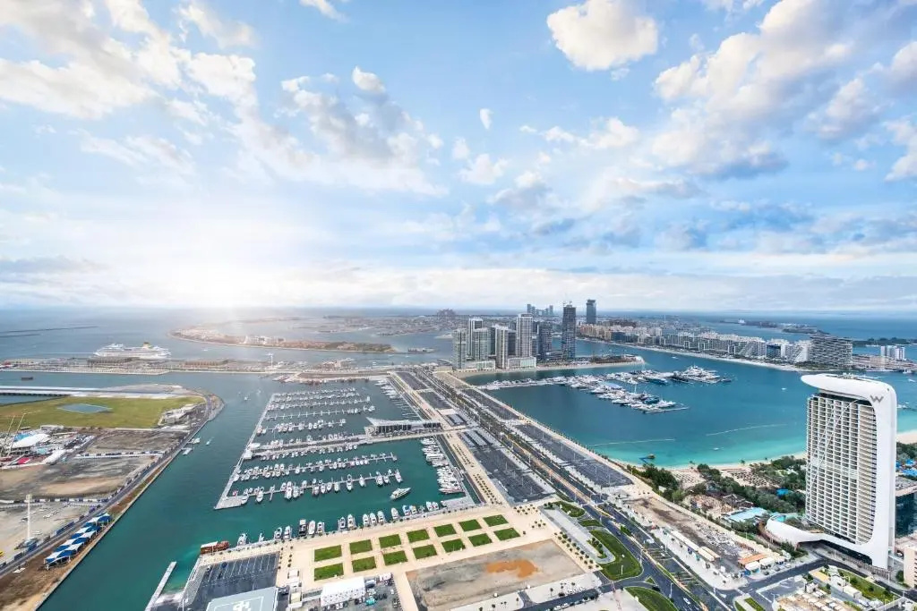 LUX - Lavish Suite with Full Palm Jumeirah View 1