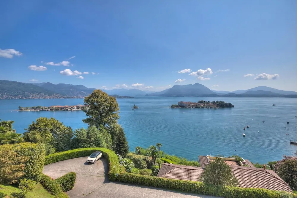 Pandora Lake View Stresa