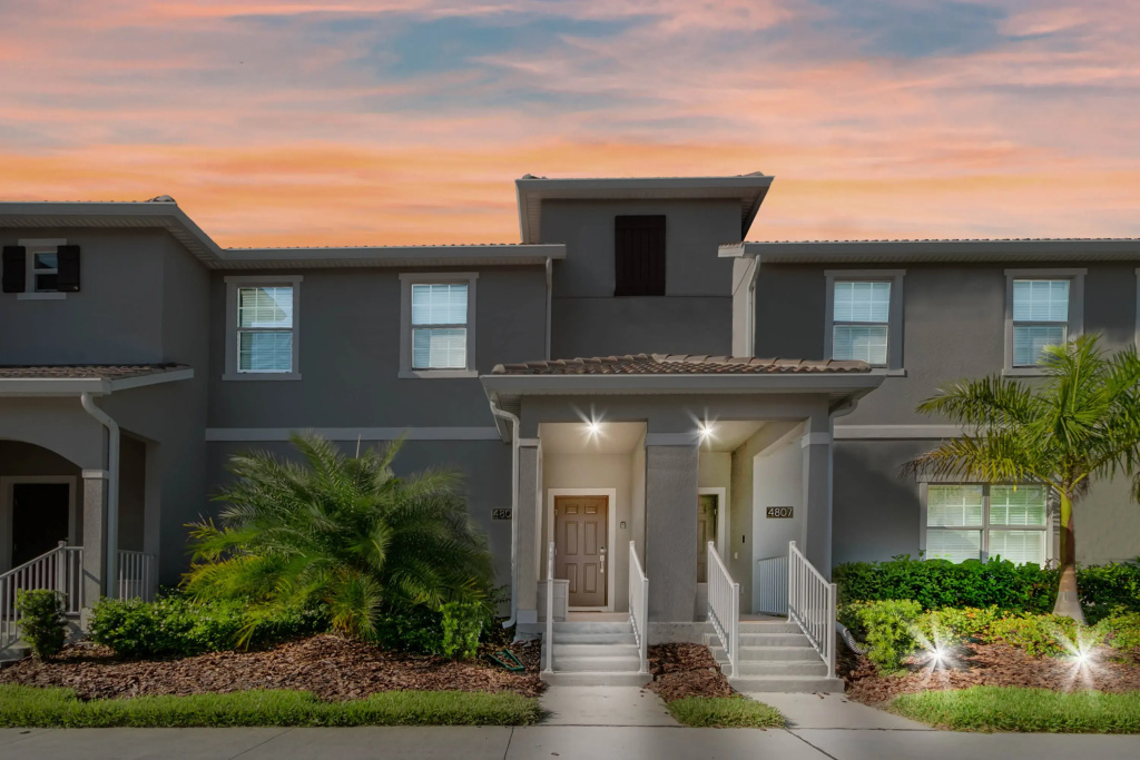 4 Bedrooms 3 Bathrooms Storey Lake 4809 LL