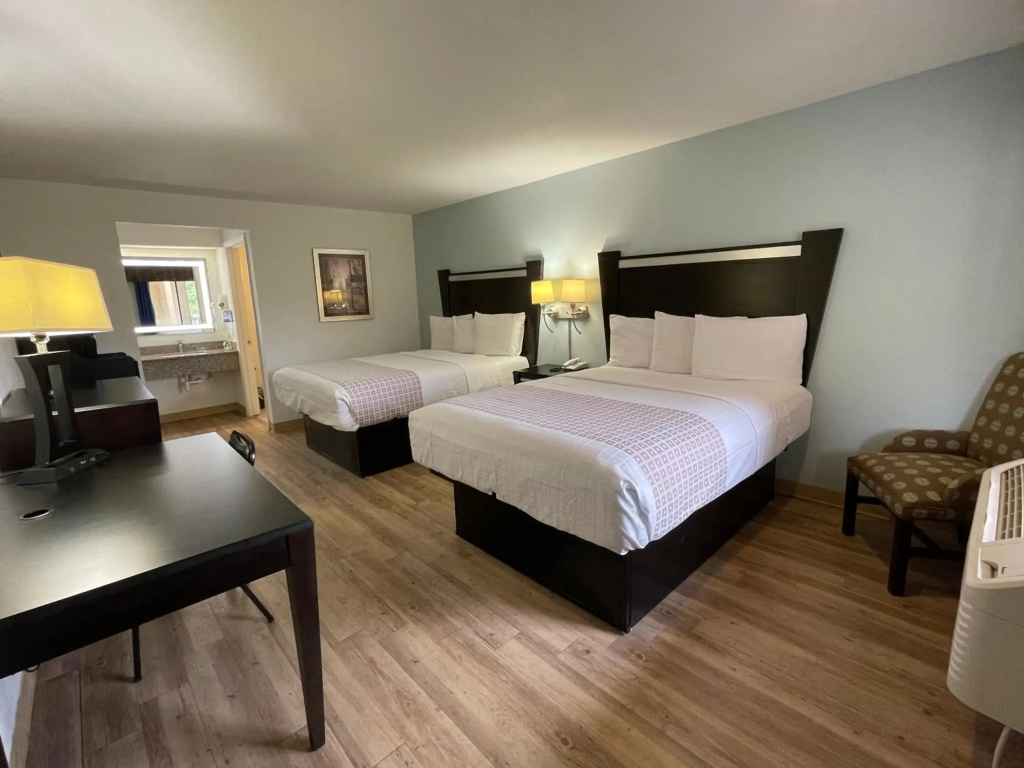 Tricove Inn & Suites