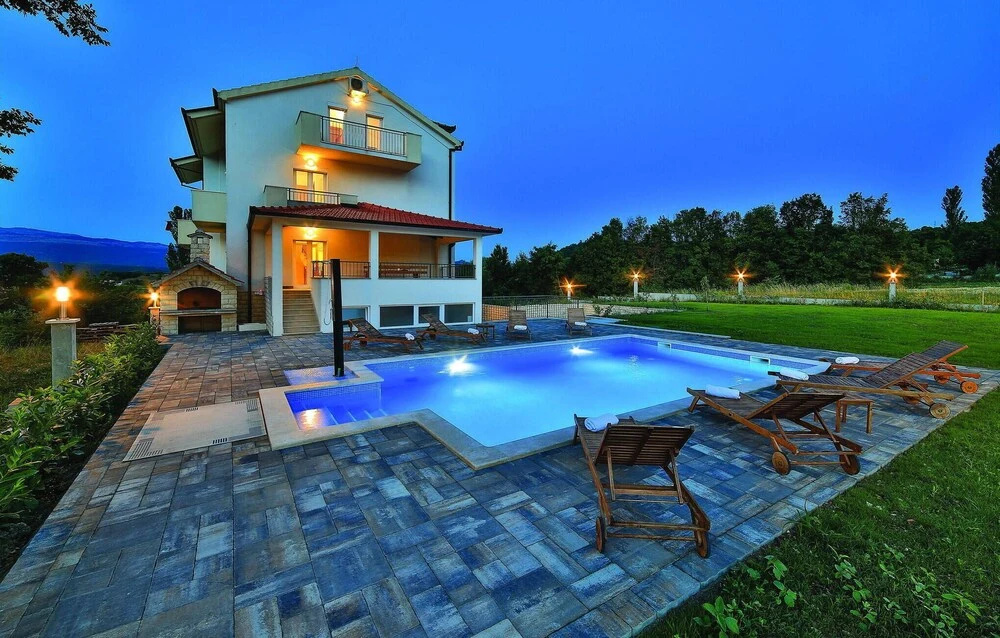 Amazing Home in Trilj with Hot Tub, WiFi & 4 Bedrooms