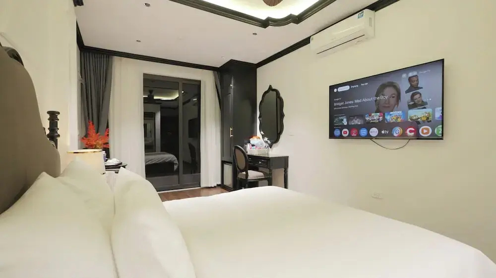 Royal Hotel - Trinh Van Bo, Nam Tu Liem