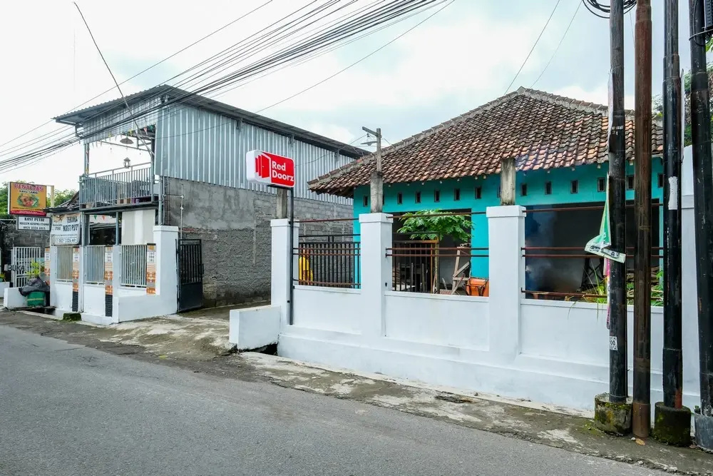 RedDoorz near Monjali 4 Yogyakarta